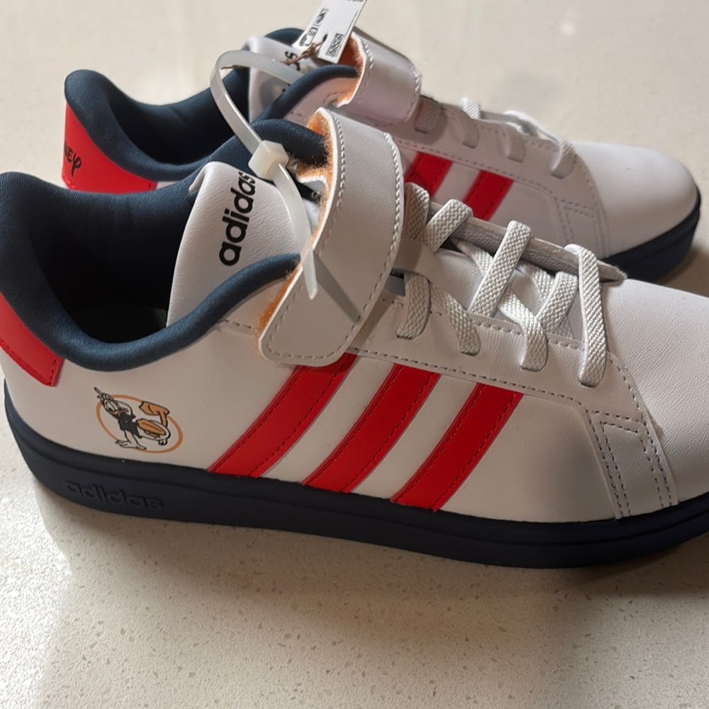 Adidas Donald Duck Disney Collaboration Sneakers with Adidas Signature Stripes - Picture 4 of 6